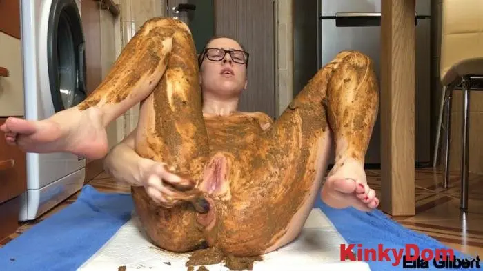 EllaGilbert (Extreme Facial And Clothing Smearing - FullHD 1080p) [mp4 / 1.03 GB] - Scat Download