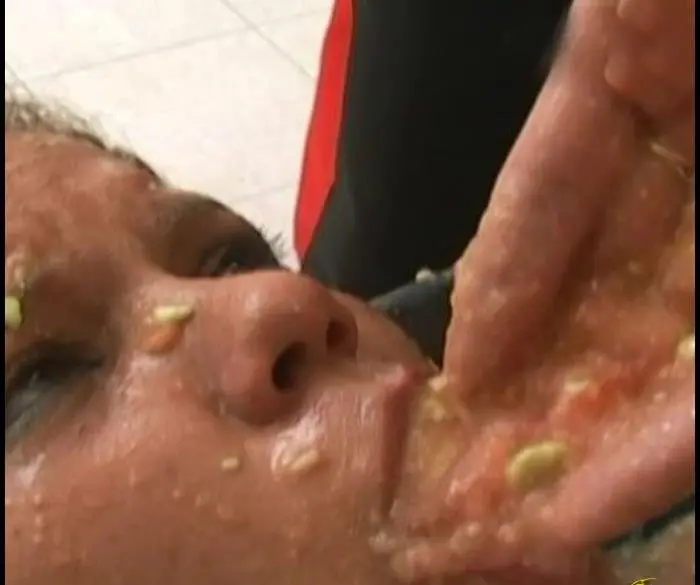 AutumnYoung (Vomit Down 2 - SD) [mp4 / 200 MB] - Scat Download