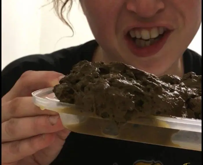 TinaAmazon (Awesome Public Creamy Poop Tasting - FullHD 1080p) [mp4 / 760 MB]