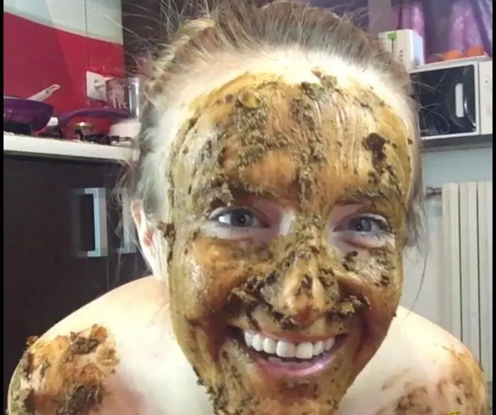 JosslynKane (Extreme Smearing in the Kitchen - FullHD 1080p) [mp4 / 1.20 GB]