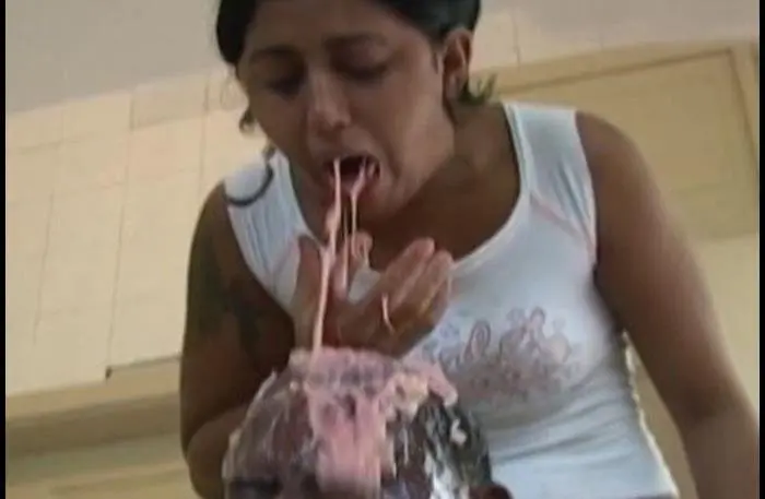 Kevin, Latifa (Vomiting On The Slave! 2 - SD) [mp4 / 201 MB] - Scat Download