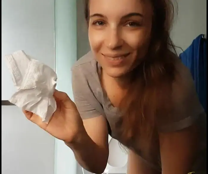 (Morgends In The Bathroom - FullHD 1080p) [mp4 / 61.4 MB]