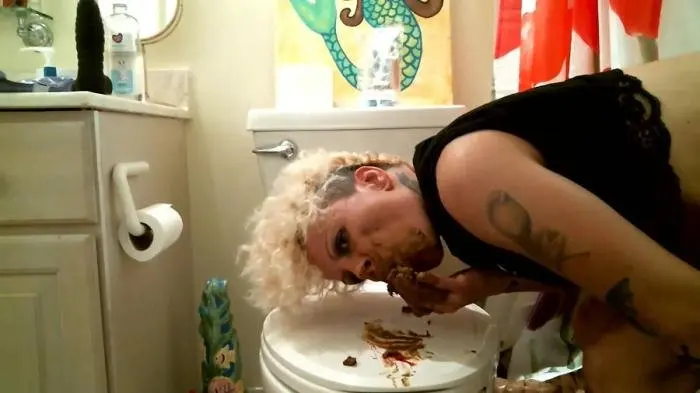 Juicy Julia (Shit Eater - FullHD 1080p) [mp4 / 376 MB] - Scat Download