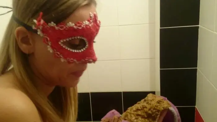 Brown wife (Shiting in panties, 3 month of pregnancy - FullHD 1080p) [mp4 / 725 MB] - Scat Download