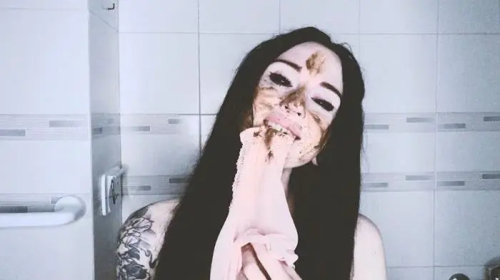 DirtyBetty (Bathroom SCAT play adventures - HD 720p) [wmv / 473 MB]