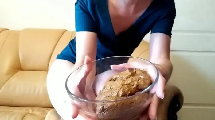 nastygirl (Pooping and playing on leather sofa - FullHD 1080p) [mp4 / 936 MB]
