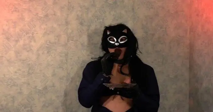 Laura (Smears and swallows - FullHD 1080p) [mp4 / 824 MB] - Scat Download