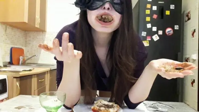 ScatLina (I eat hot dog with shit - FullHD 1080p) [mp4 / 982 MB]