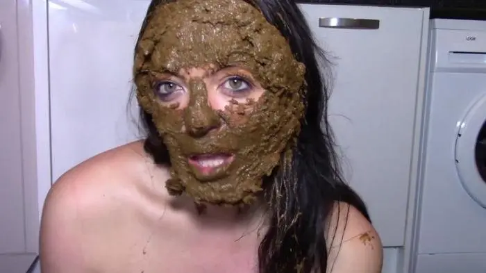 evamarie88 (Extreme Face Smear And Cum - FullHD 1080p) [mp4 / 1.66 GB] - Scat Download