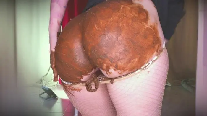 SweetBettyParlour (Loud, fragrant farting + sweet soiled panties - FullHD 1080p) [mp4 / 663 MB]