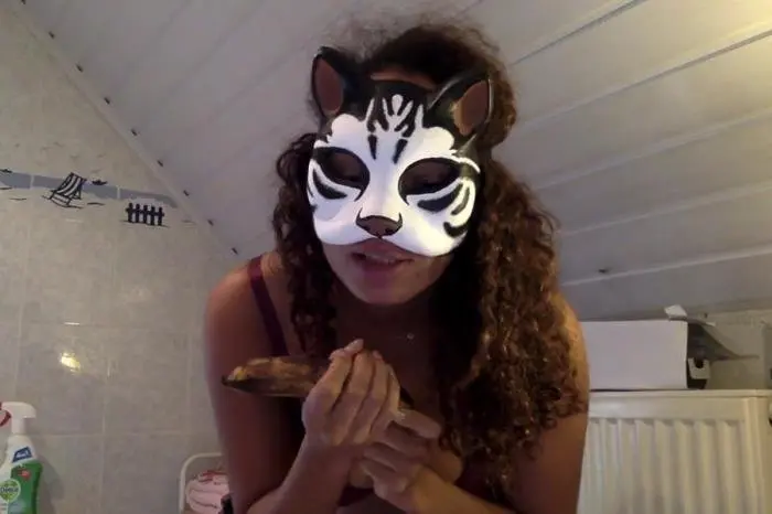 kinkycat (Banana Request video - HD 720p) [mp4 / 325 MB] - Scat Download