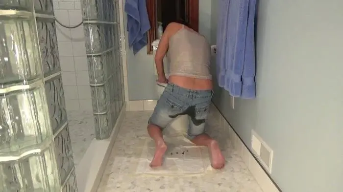 EricaKay (Flu Thinking Puke, Ending up as Shitting my Shorts - HD 720p) [mp4 / 275 MB] - Scat Download