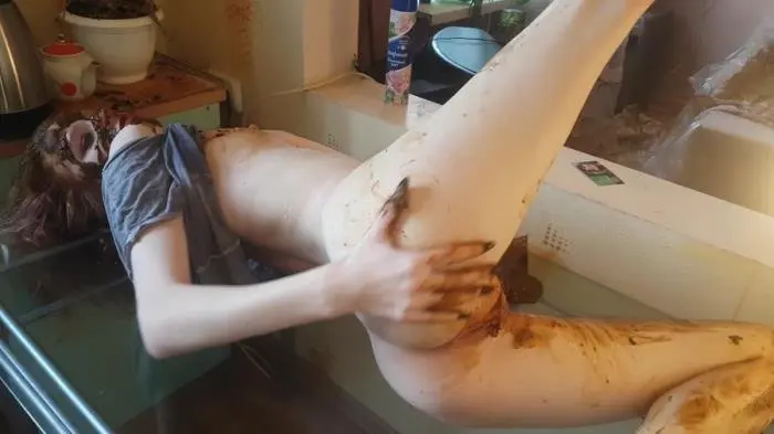 Jelena (Skinny Red Head Top Amateur Scat And Pee By Top Russian Model - Part 1 - UltraHD 4K) [mp4 / 3.95 GB]