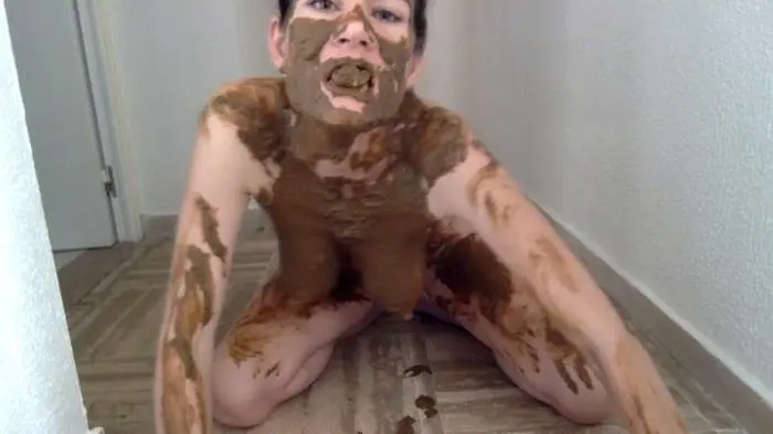 nastymarianne (Shitting and eating - HD 720p) [mp4 / 472 MB] - Scat Download