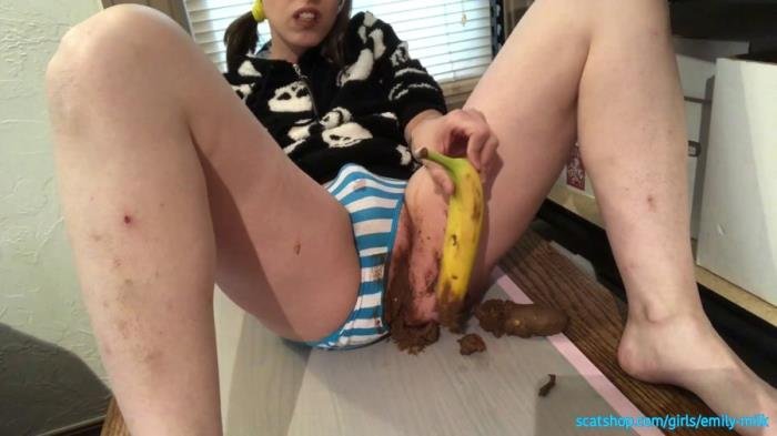 EmilyMilk (Having Fun with a Banana and Poop - Huge Poop Smear and Taste - FullHD 1080p) [mp4 / 3.78 GB]