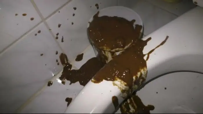 HotDirtyIvone (A diarrhea everywhere - FullHD 1080p) [mp4 / 514 MB]