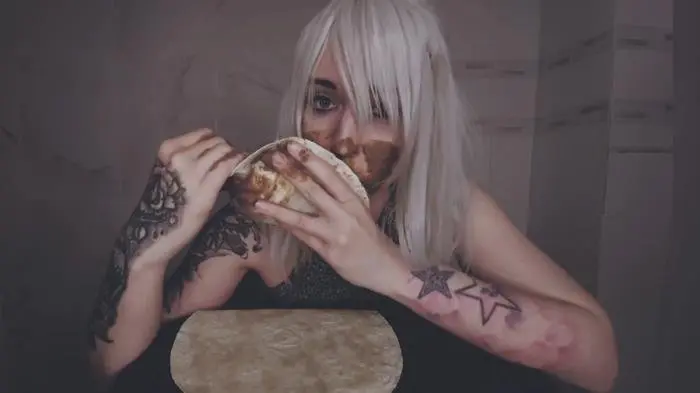 DirtyBetty (She wants to FEED me her SHITTY - FullHD 1080p) [mp4 / 672 MB]