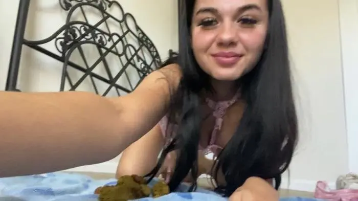 Sexcsugarr (Sexy goddess enjoys smelling shit - FullHD 1080p) [mp4 / 450 MB] - Scat Download