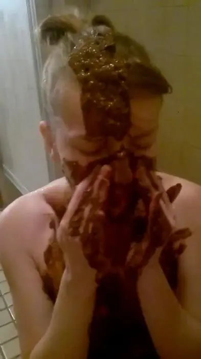 Julia Dream (Shit On Head Or Total Scat Mess - HD 720p) [mp4 / 126 MB] - Scat Download
