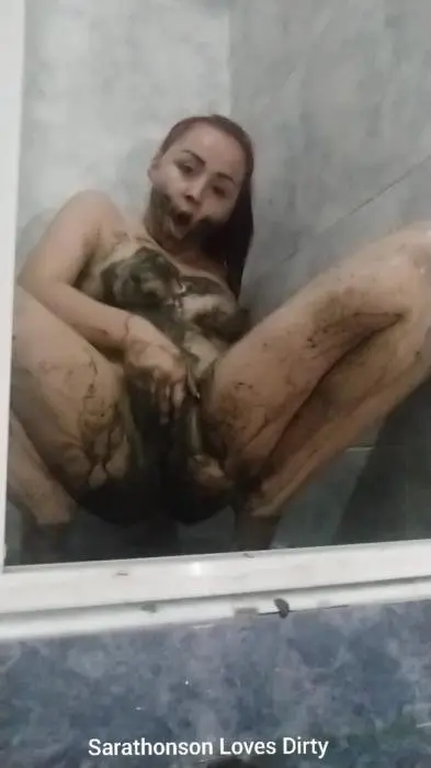 Sarathonson (Toliet pooping smearing and drinking toilet water - UltraHD 2K) [mp4 / 1.08 GB]