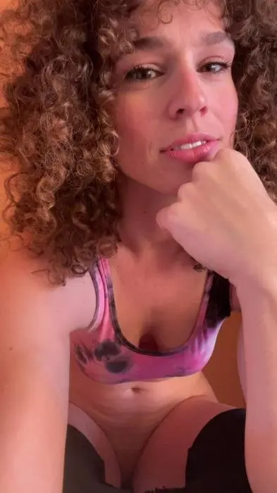 VibeWithMolly (Piss in sink and poop - UltraHD 2K) [mp4 / 739 MB] - Scat Download
