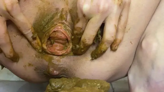 p00girl (Pooping big shit and stuffing it inside - FullHD 1080p) [mp4 / 1.08 GB] - Scat Download