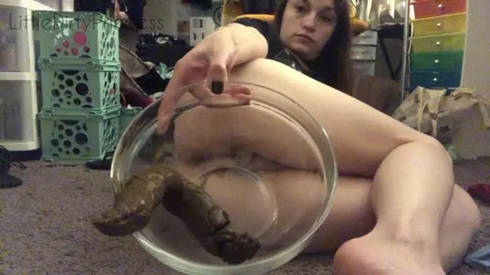 LittleDirtyPrincess (Pooping a long thick one into a bowl in my bedroom - FullHD 1080p) [mp4 / 751 MB] - Scat Download