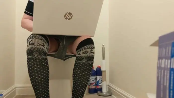 PooGirlSofia (Shitting whilst watching shitting sex porn Videos - FullHD 1080p) [mp4 / 903 MB] - Scat Download