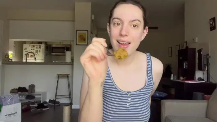 Brooklynbb13 (Girlfriend Makes and Feeds You Breakfast - FullHD 1080p) [mp4 / 556 MB]