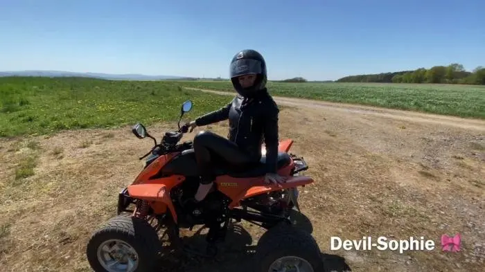 Devil Sophie (THIS is a brake track - outdoor quad shits escalated - UltraHD 4K) [mp4 / 840 MB] - Scat Download