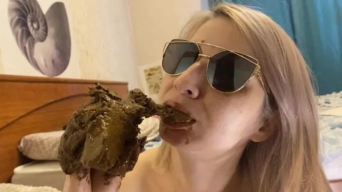 p00girl (I chew and smear shit, nausea - FullHD 1080p) [mov / 1.07 GB]