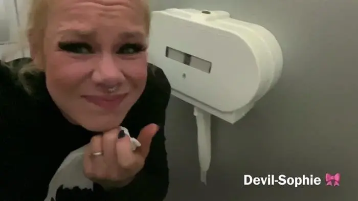 Devil Sophie (Extremely stomachache in the furniture store - UltraHD 4K) [mp4 / 534 MB] - Scat Download