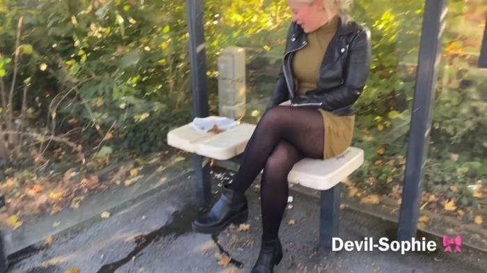 Devil Sophie (Violently Public on the main street shit on the bus stop seat - I was over - FullHD 1080p) [mp4 / 228 MB]