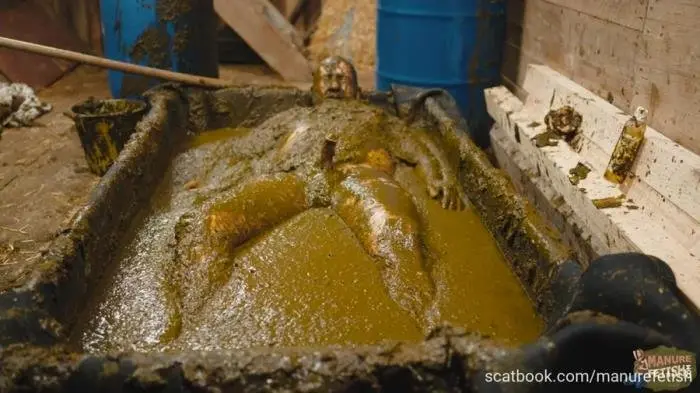 Franky (Franky's Time in the Manure Basin - HD 720p) [mp4 / 177 MB] - Scat Download