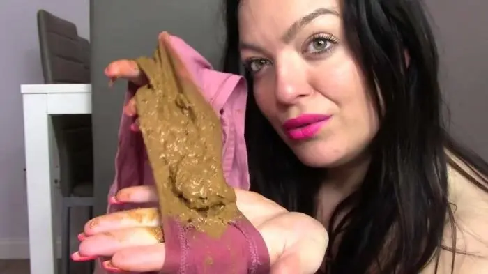evamarie88 (Poo pink panties - FullHD 1080p) [mp4 / 950 MB] - Scat Download