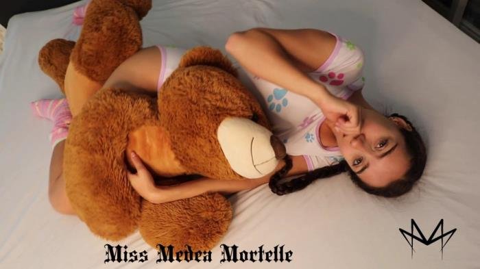 Miss Medea Mortelle (Adult Baby and Dirty Diapers - FullHD 1080p) [mp4 / 970 MB]