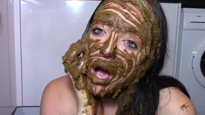 evamarie88 (Extreme face smear and cum - FullHD 1080p) [mp4 / 2.01 GB] - Scat Download
