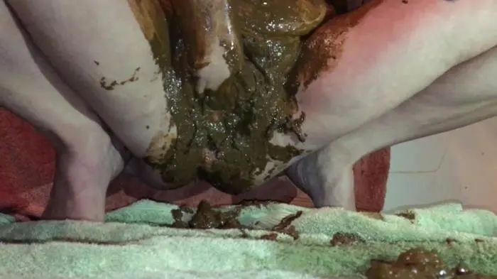 Allura (Shitting Smeared Tits and Stuffed Pussy - Shitty Masturbation with Plastic Toy and Bottle Pregnant Allura - Smearing my shit on my boobs - FullHD 1080p) [mp4 / 2.13 GB] - Scat Download