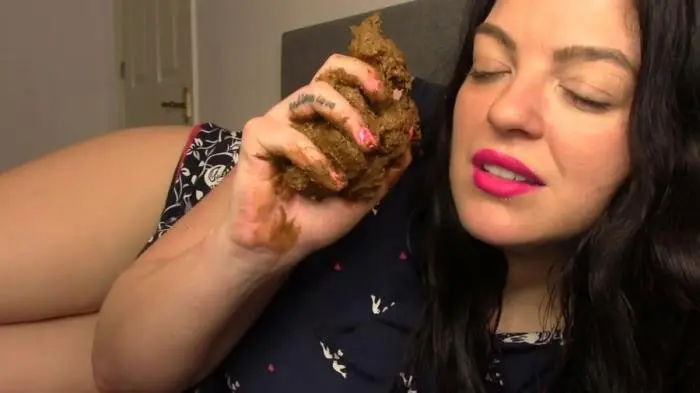 Evamarie88 (Eat my sweet shit - FullHD 1080p) [mp4 / 1.22 GB] - Scat Download