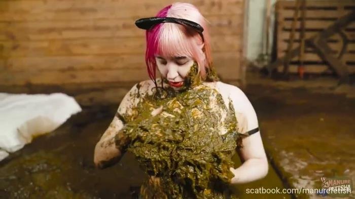 Asian (Catwoman Lyndra first time in the manure channel - FullHD 1080p) [mp4 / 2.90 GB]