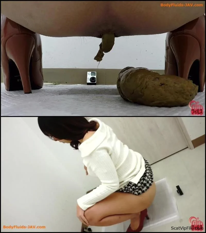 (Filming pooping girl from three angles view. - FullHD 1080p) [MPEG-4 / 372 MB]