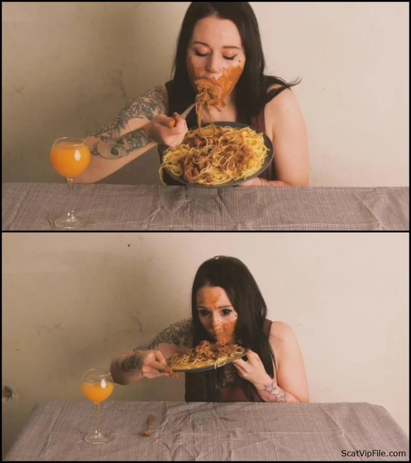 (Shitting on pasta and play food scat fetish. - FullHD 1080p) [Windows Media / 763 MB]