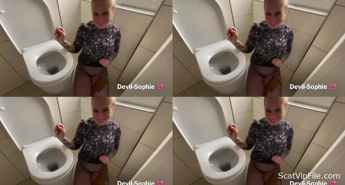 Devil Sophie (SteffiBlond) (Come and shit on my nylon tights - violent diarrhea - UltraHD) [AVC / 222.95 MB]