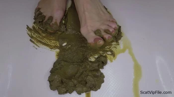Poop (Close Up Thick Turd Foot Smashing Porn - FullHD 1080p) [mp4 / 180 MB]