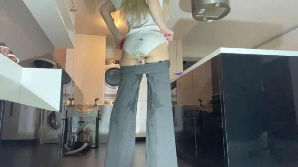Solo (Office pants panty poop custom from a slender blonde - FullHD 1080p) [mp4 / 1.26 GB]