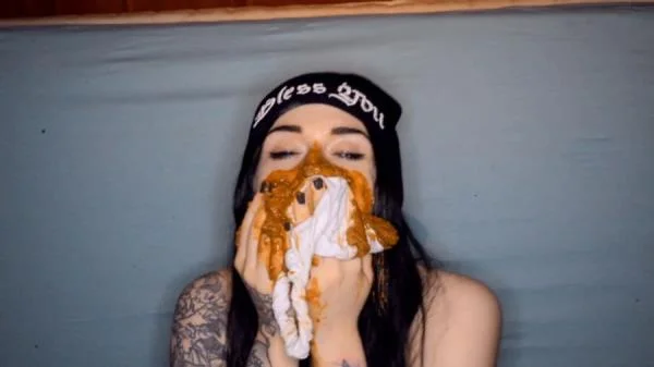 Preview of Betty (XXL Shit Into Panty - I Eat My Shit From My Panty By Pervert - FullHD 1080p) [mp4 / 1.01 GB]