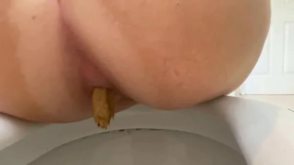 Filthy Skye (Shitting Girl 75 - HD 720p) [mp4 / 15.5 MB]
