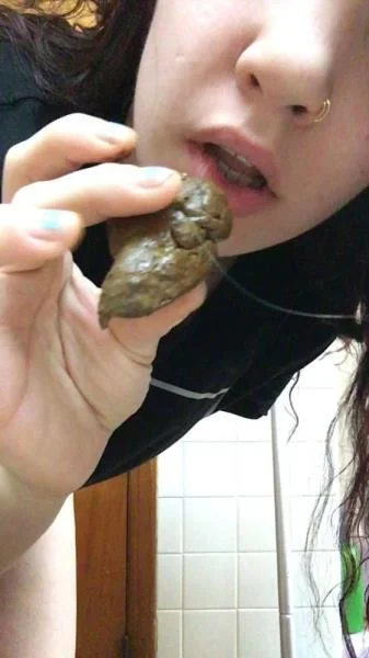 Scatqueen420 (Favorite Snack - SD) [mov / 59.1 MB] - Scat Download