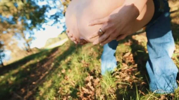 Mia Skye aka MiaRoxxx (Summer Outdoor Poop - HD 720p) [mp4 / 21.5 MB] - Scat Download