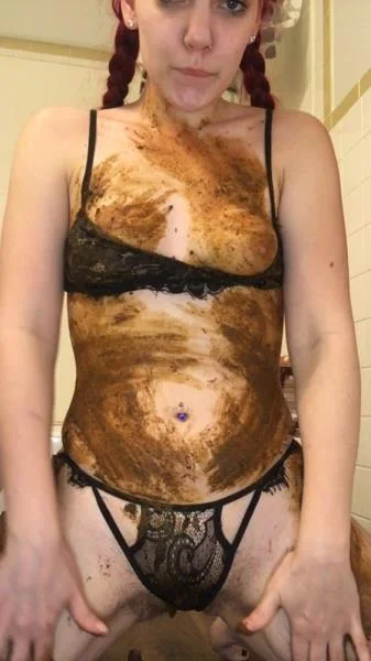 Scatqueen420 (Thanksgiving Dinner Shit - SD) [mov / 301 MB] - Scat Download